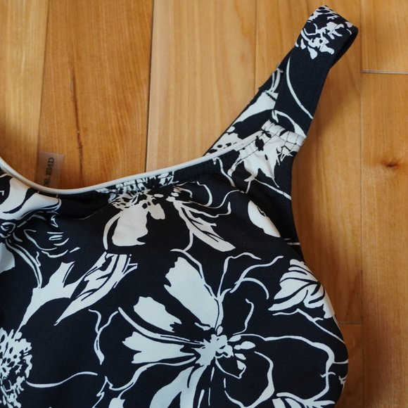 Lands' End Black and White Floral Adjustable Strap Swim Top Size‎ 2 - Picture 3 of 8